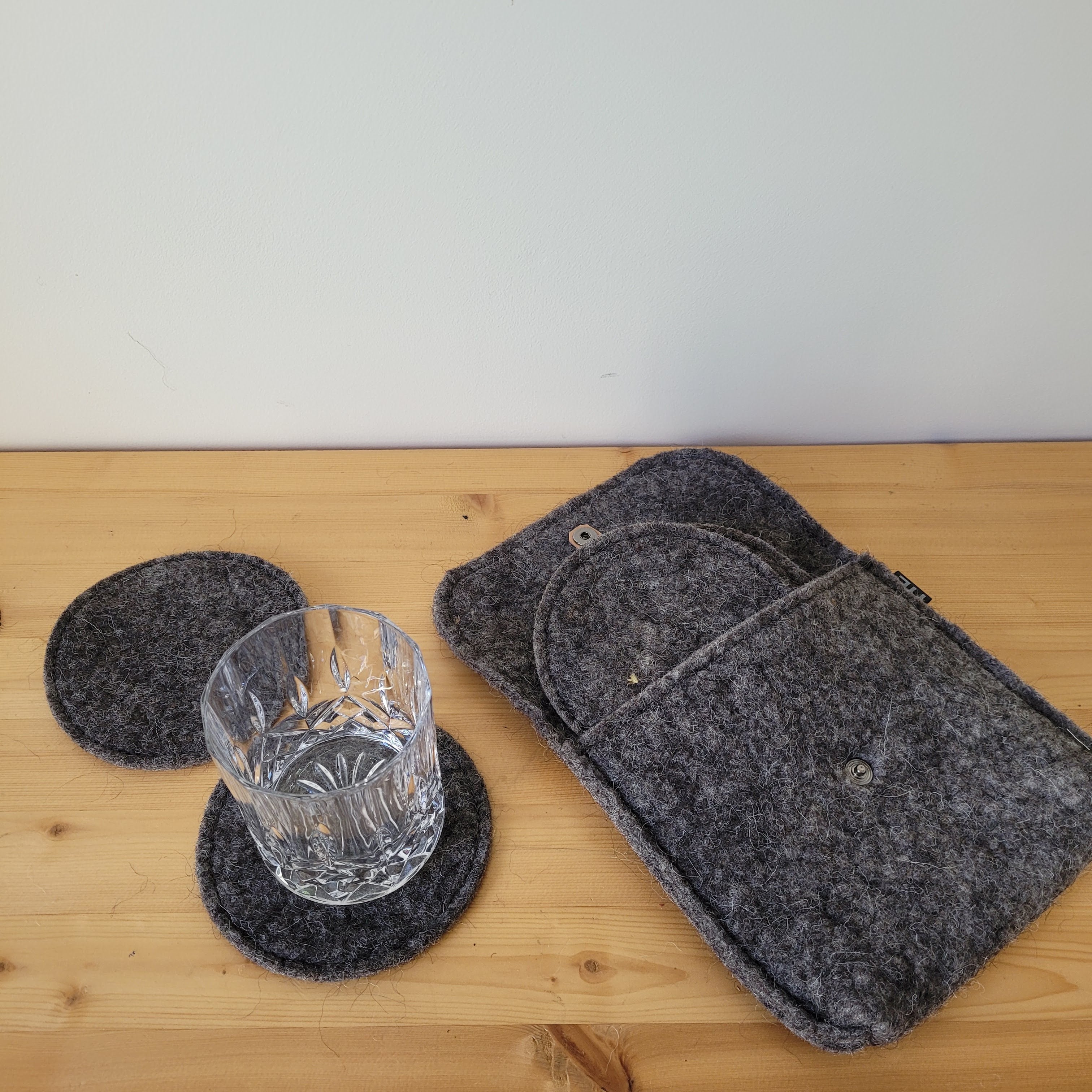 Ensemble de 6 sous-verres et pochette de rangement