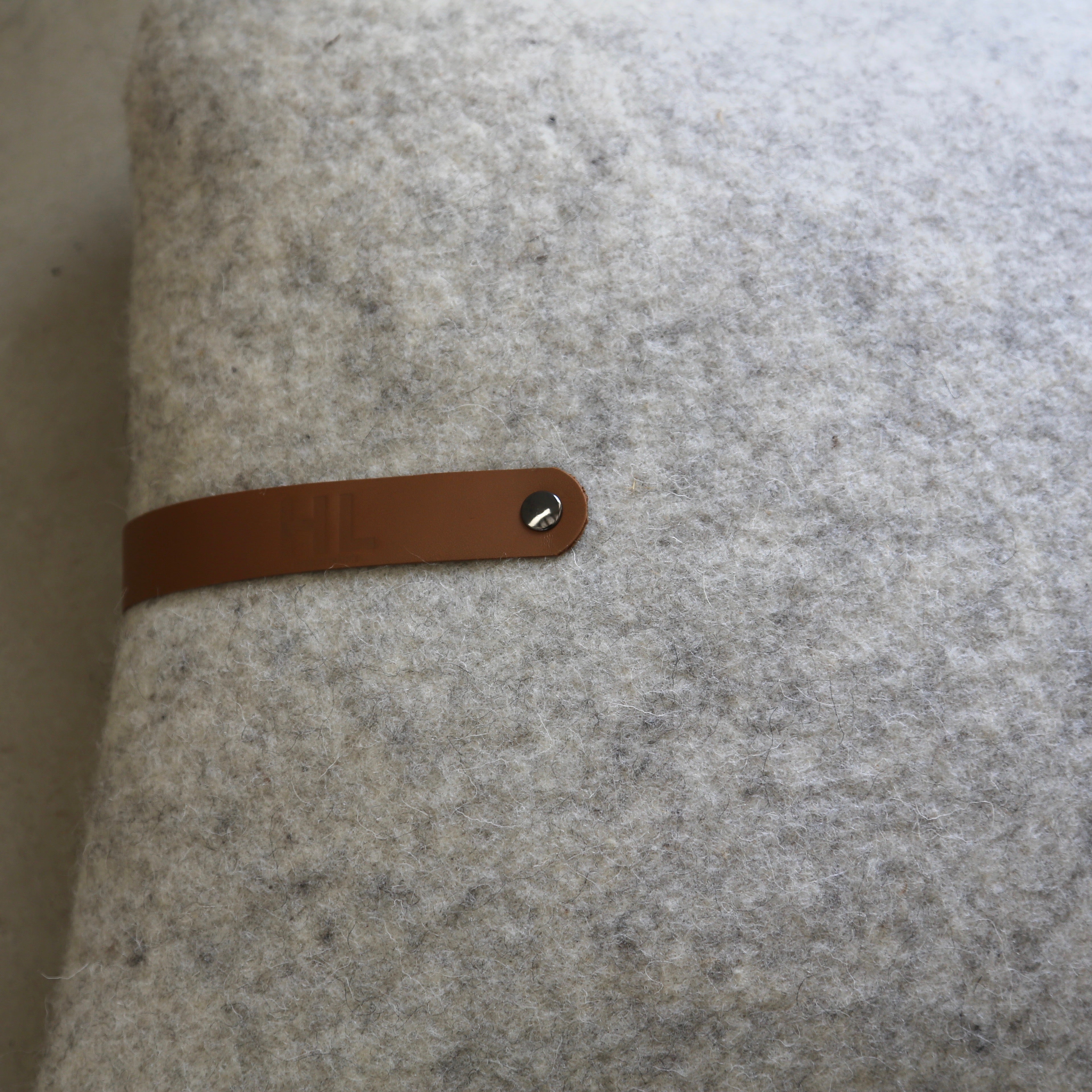 Coussins feutre de laine carrés
