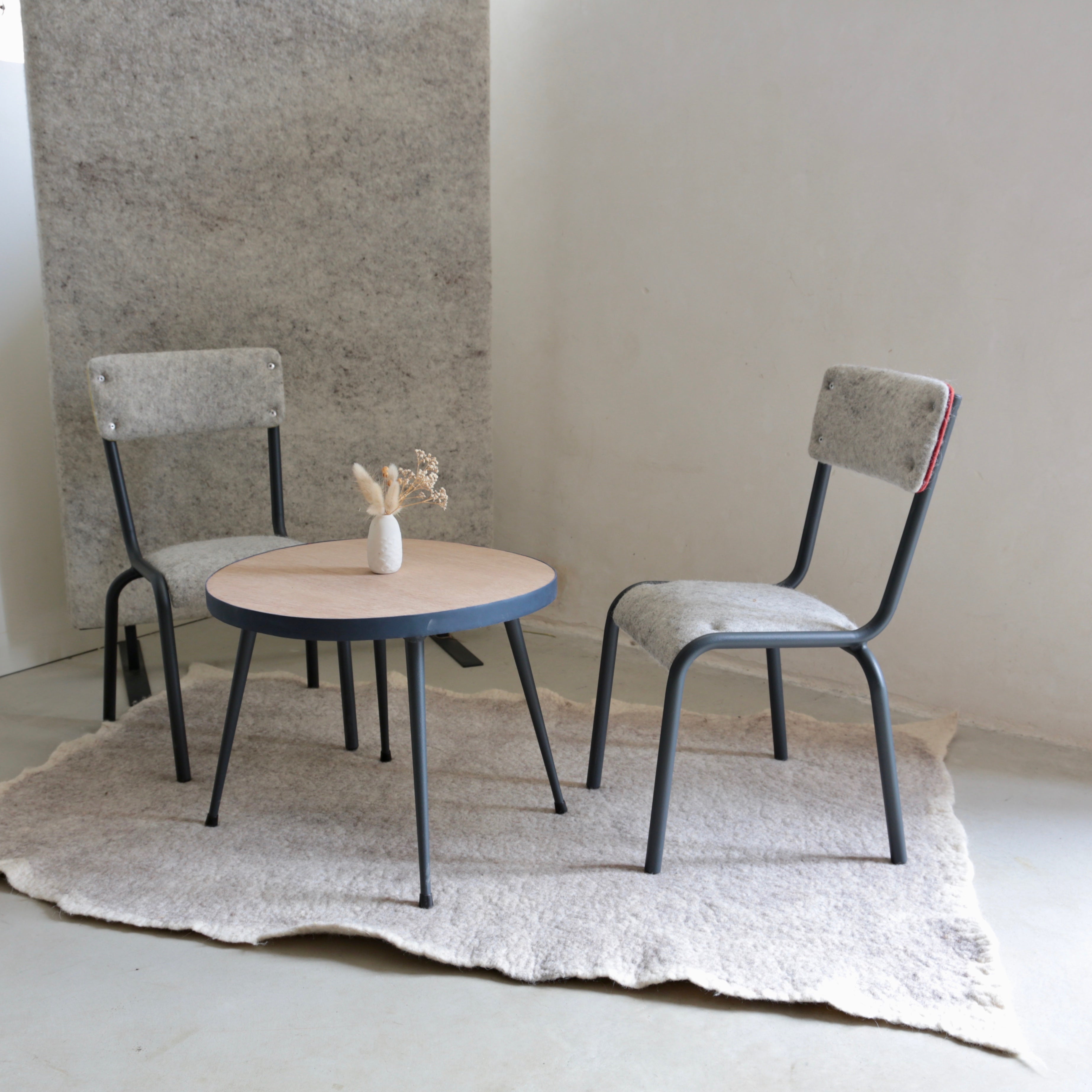 Chaise d'école maternelle "grande section" vintage habillée feutre de laine