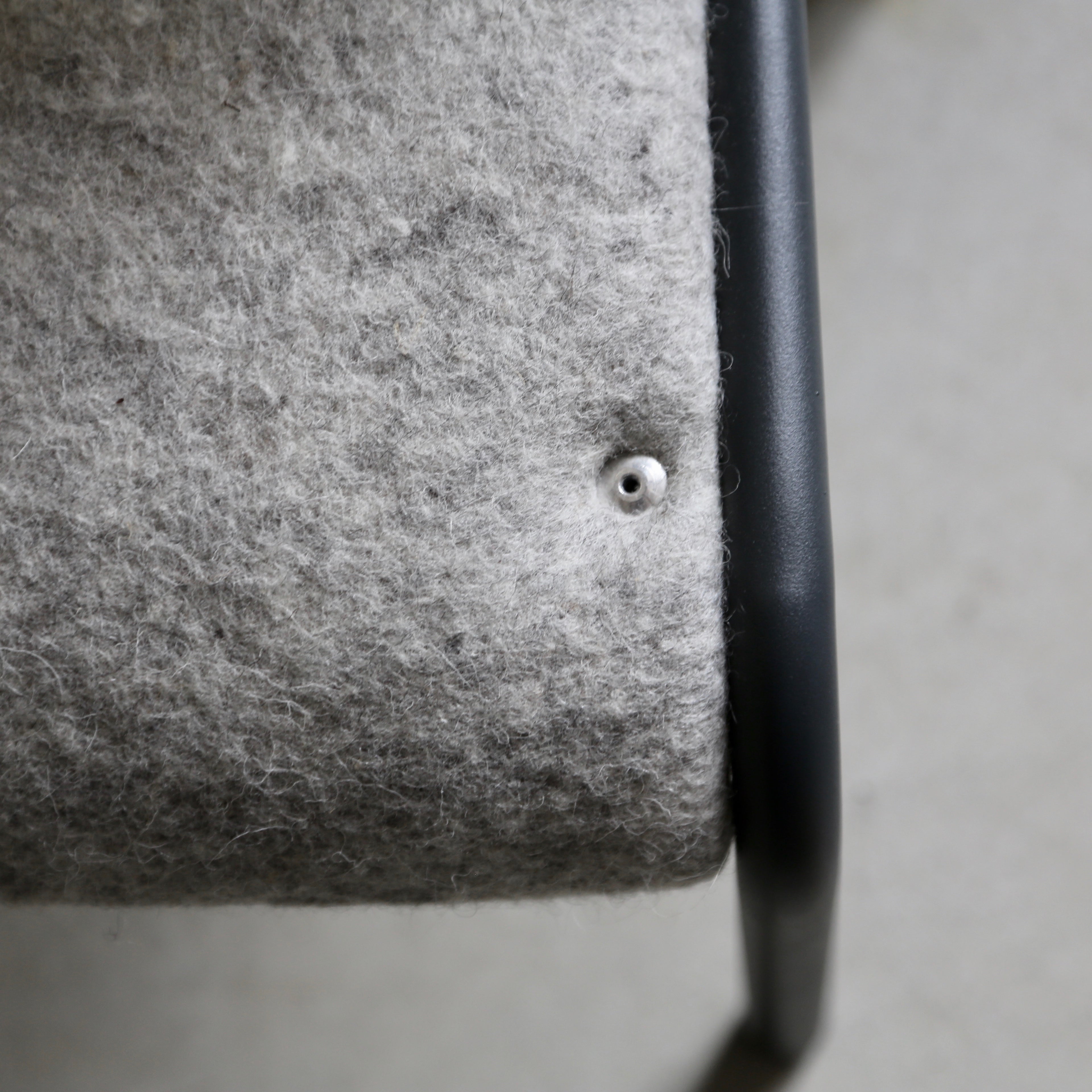 Chaise d'école maternelle "grande section" vintage habillée feutre de laine