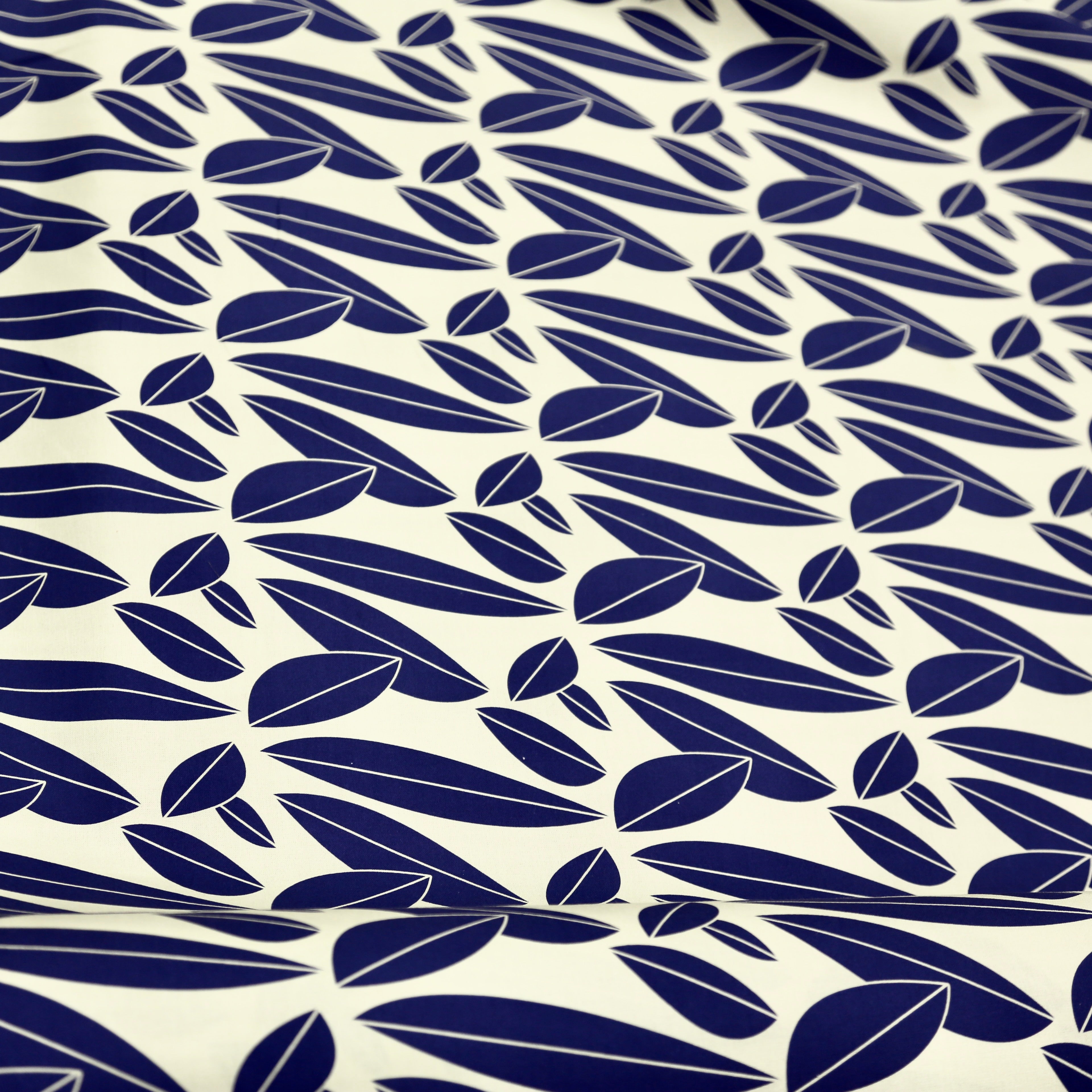 Tissu Cretonne, Feuilles bleues foncées