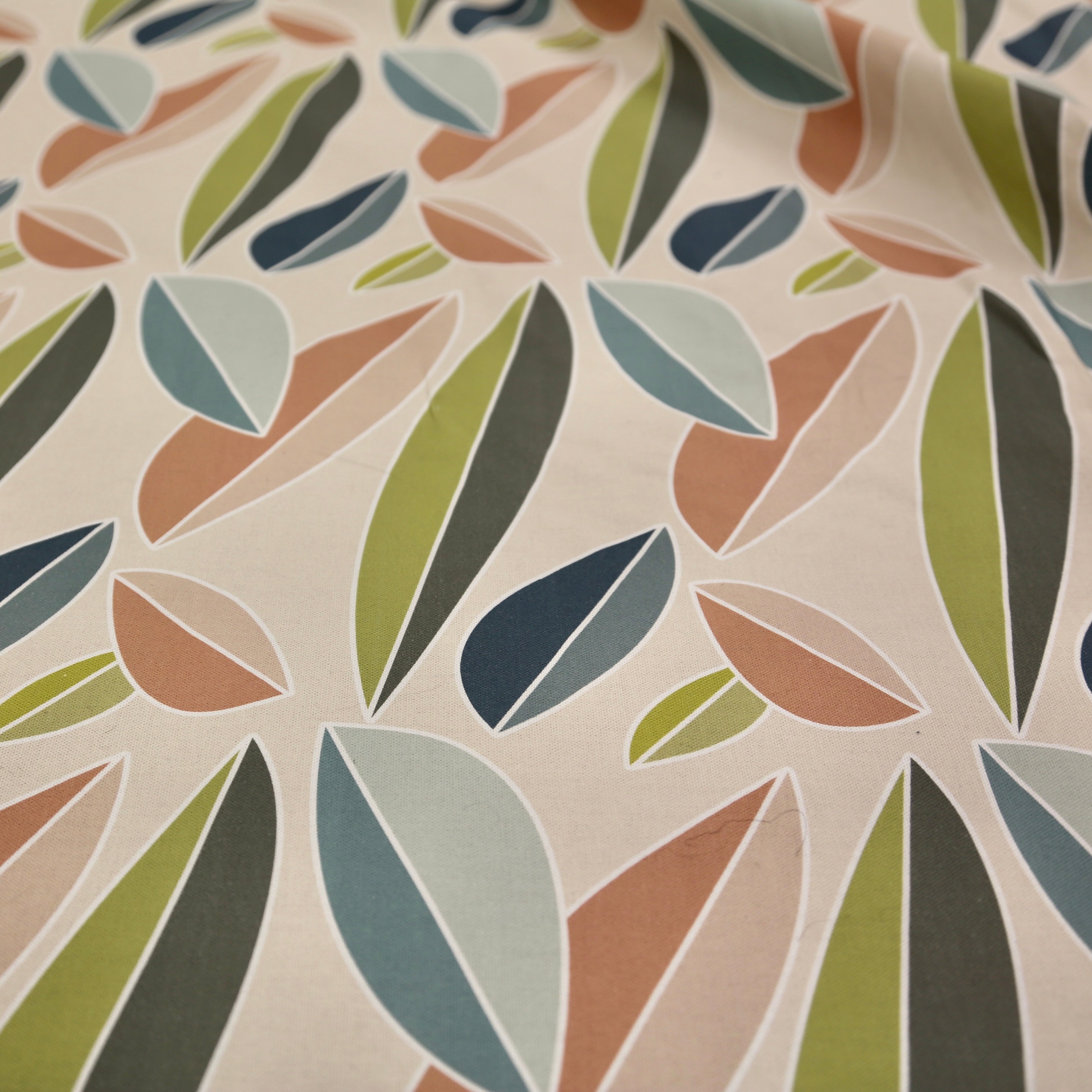 Tissu demi-natté, Feuilles colorées