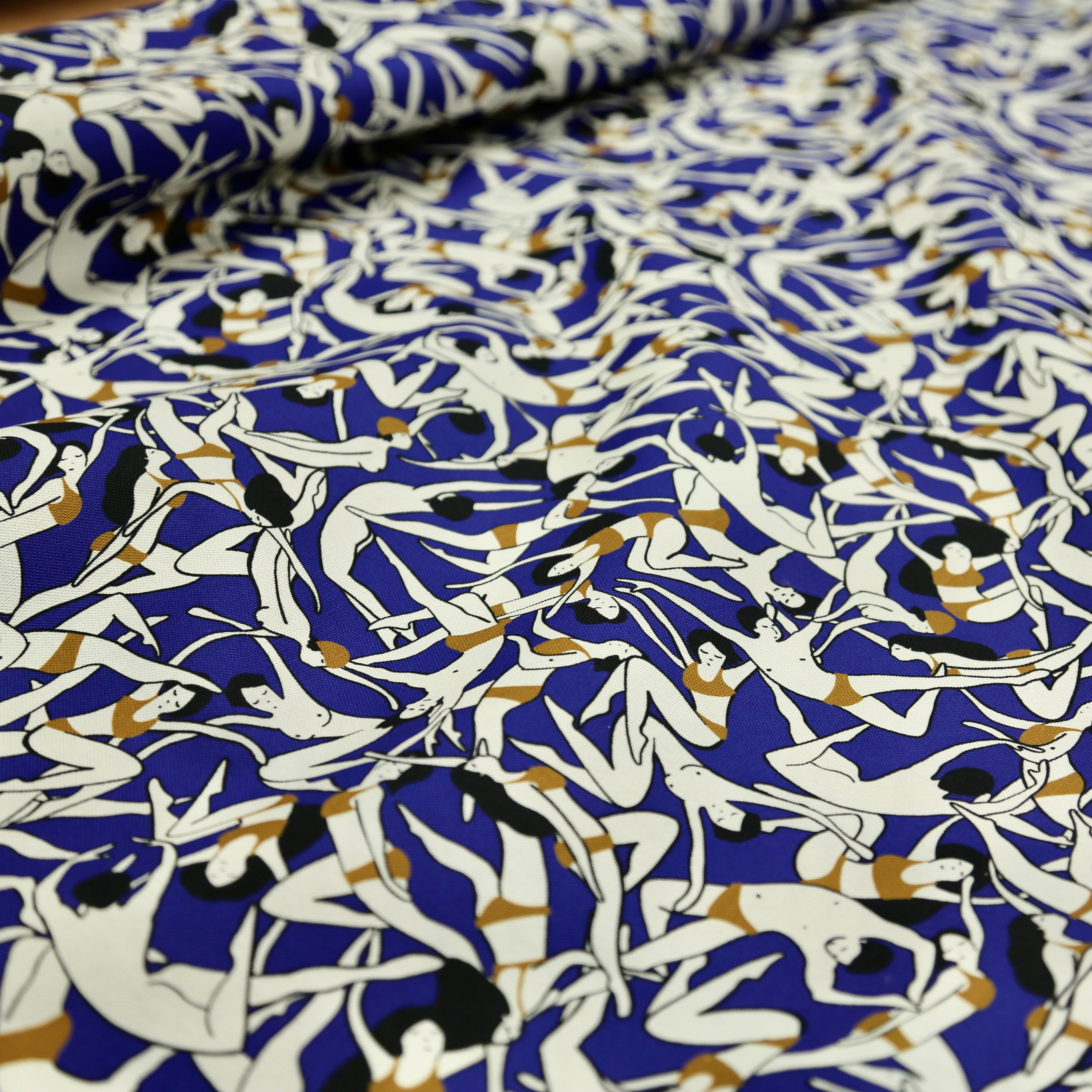 Tissu demi-natté, Baigneurs bleu foncé