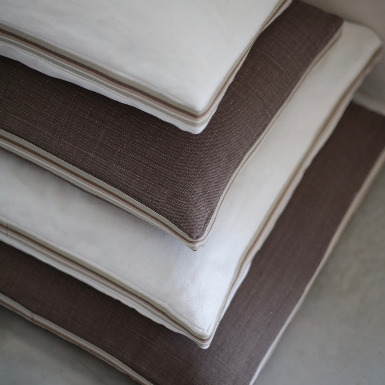 Coussins en lin, déhoussables, intérieur plumes - Format 60 x 60cm