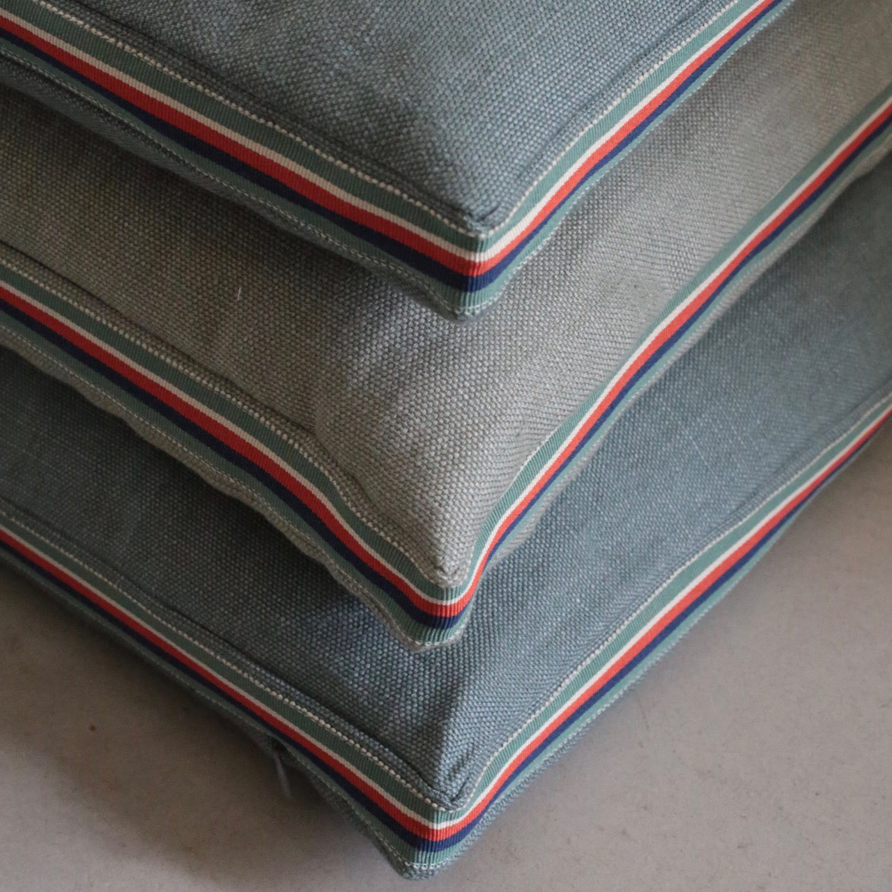 Coussins en lin, déhoussables, intérieur plumes - Format 60 x 60cm