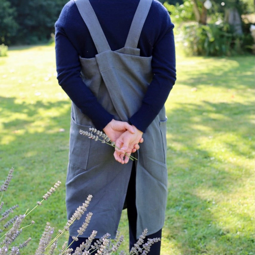 Tablier haut croisé dans le dos en lin