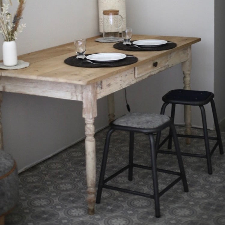 Tabouret vintage en feutre de laine