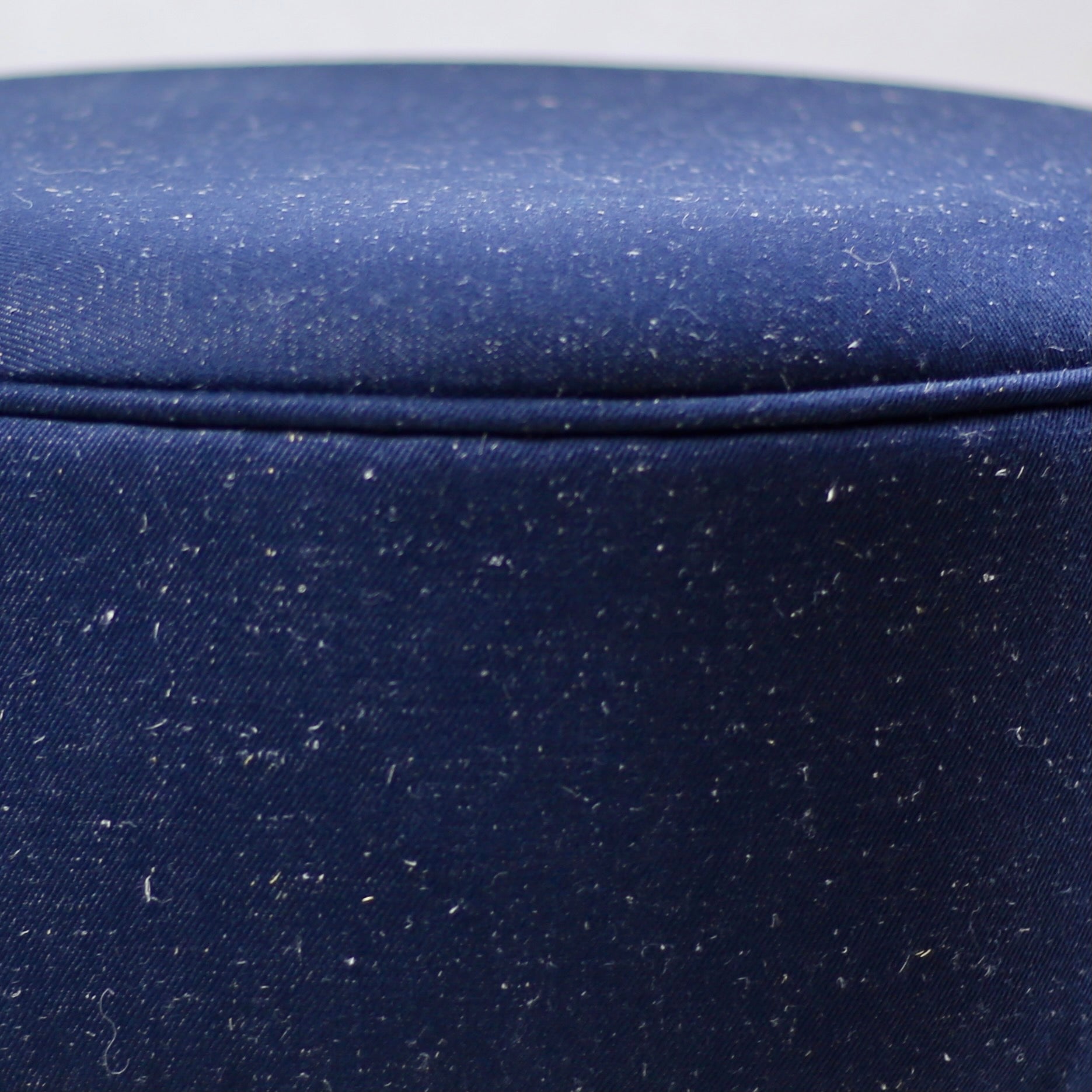 Pouf rond sur pieds en chanvre indigo
