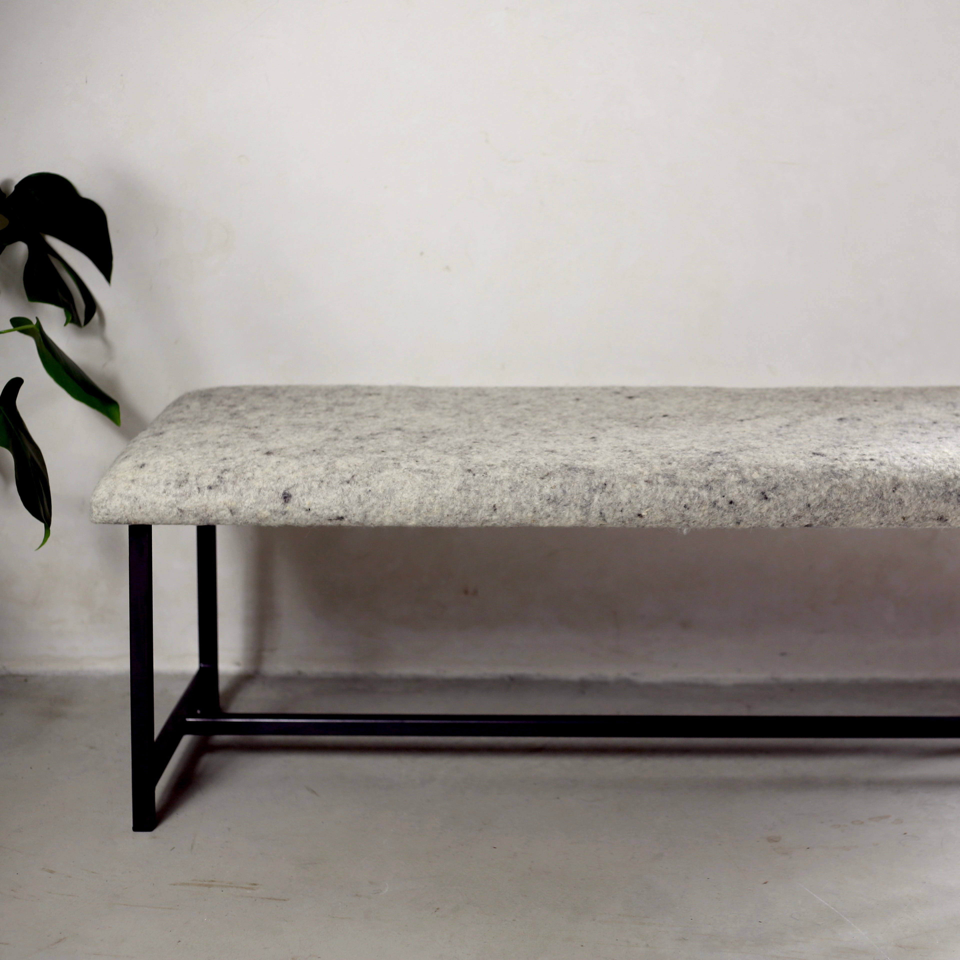 Banc de lit en feutre de laine