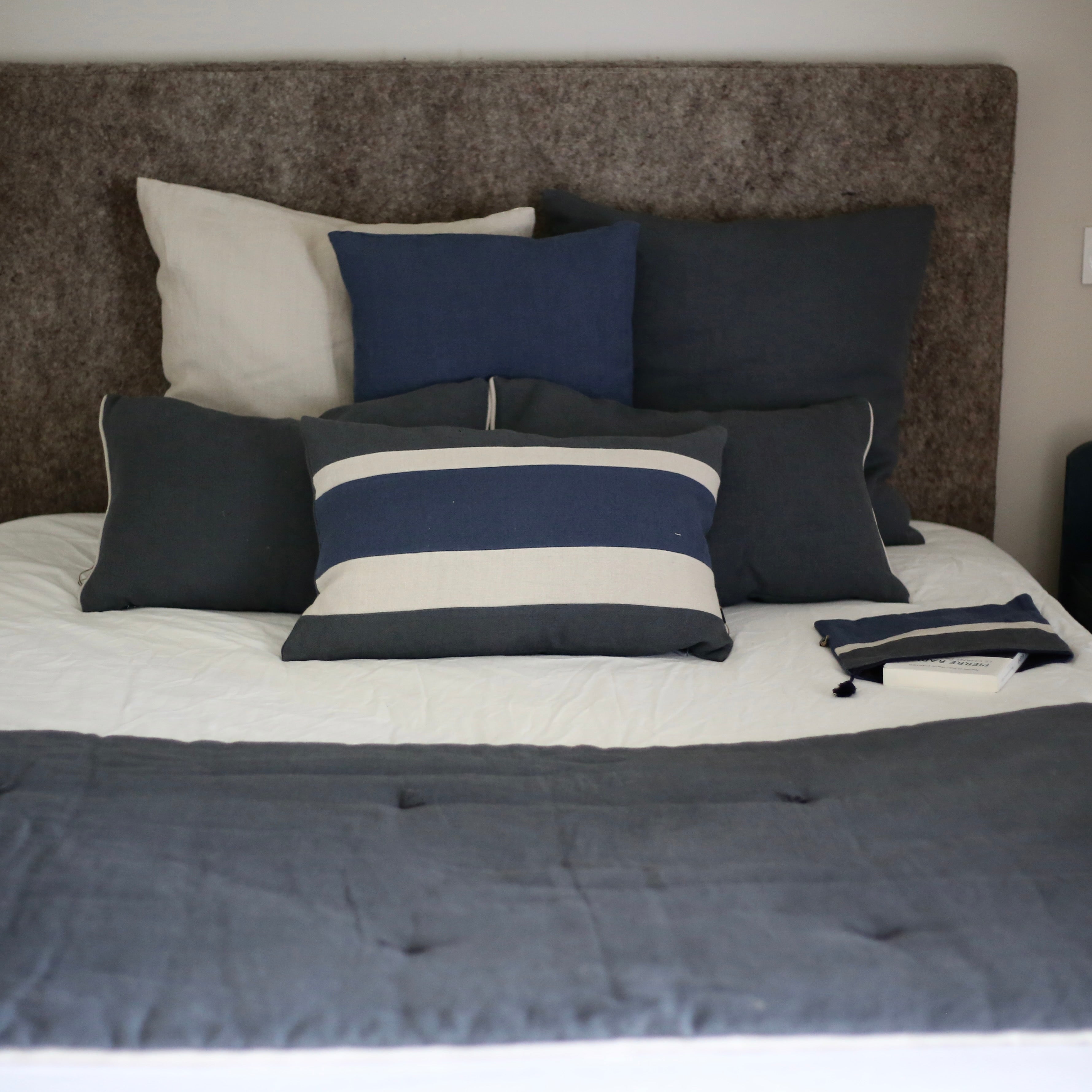 Coussin 60cm x 40cm en lin à bandes