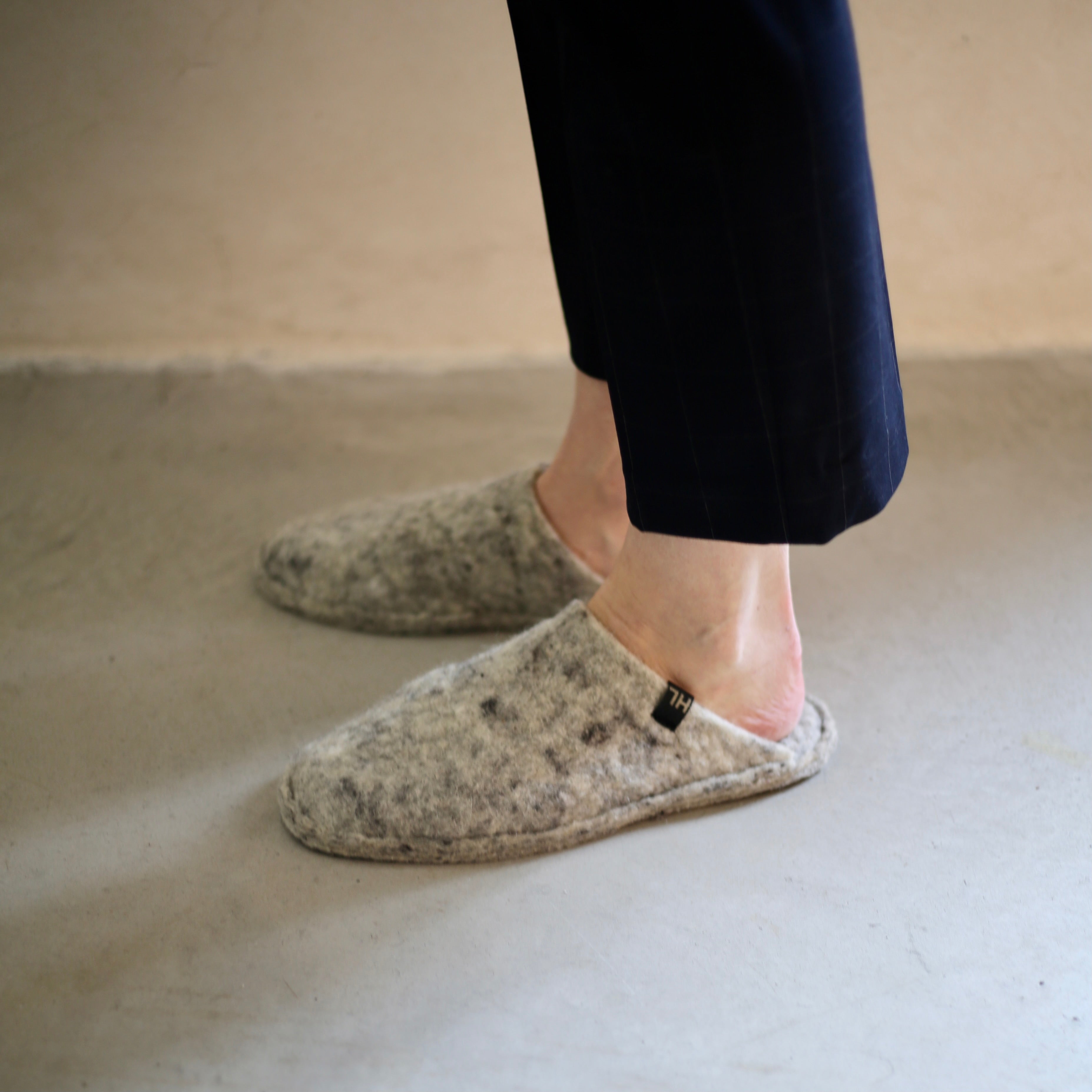 Pantoufles de forme mules en feutre de laine