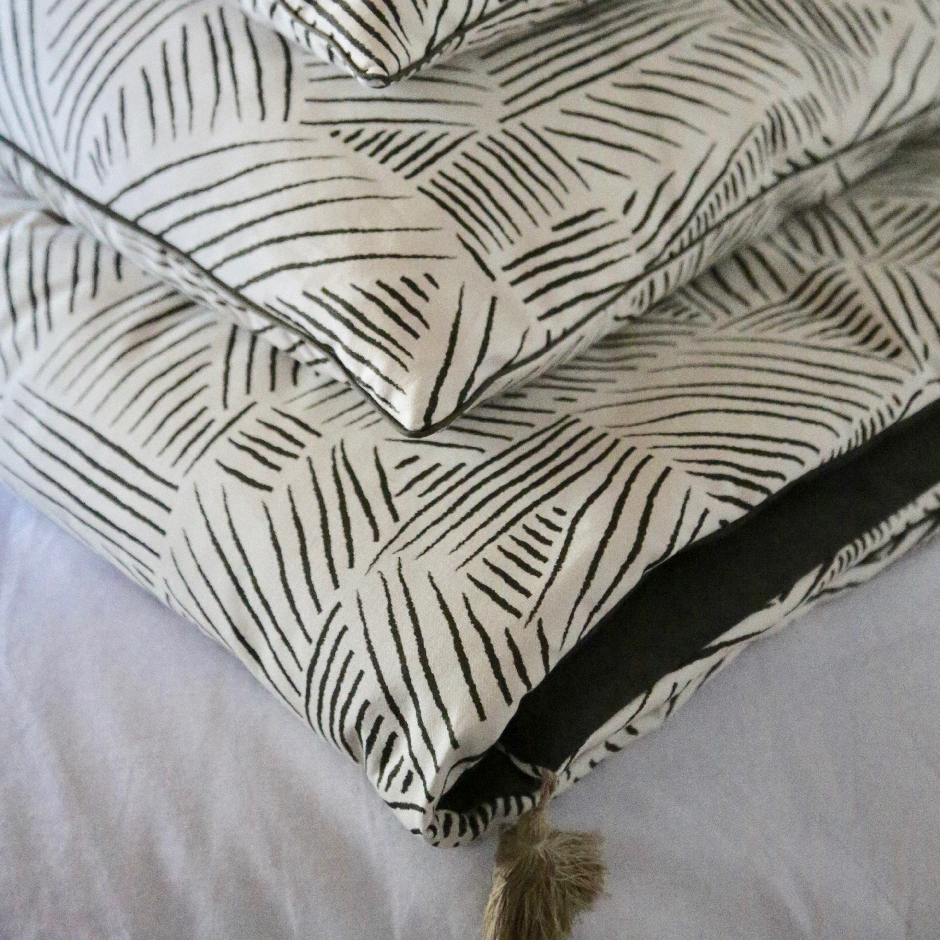 Tissu demi-natté, Champs fond écru, traits kaki