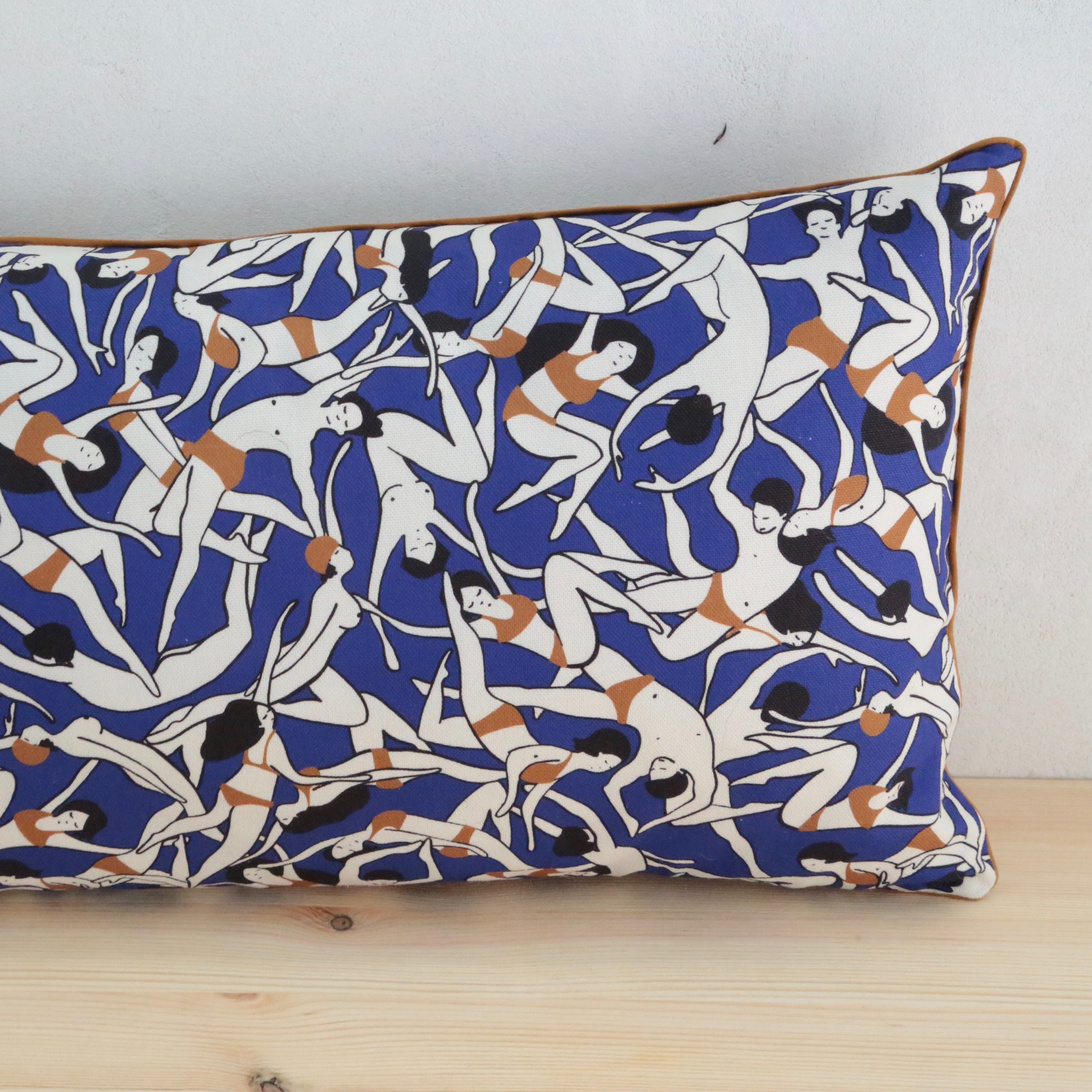 Tissu demi-natté, Baigneurs bleu foncé