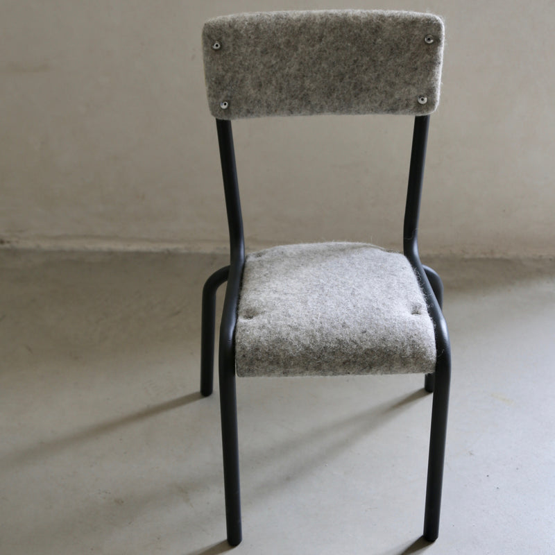 Chaise d'école maternelle "grande section" vintage habillée feutre de laine