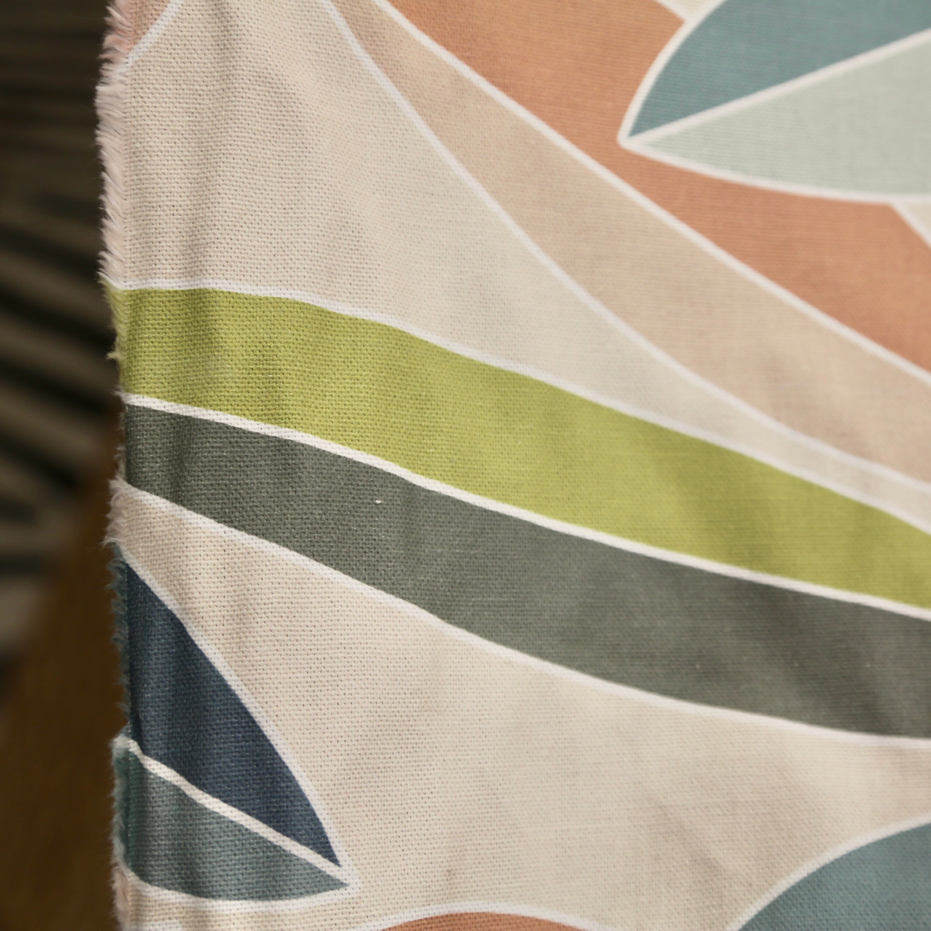 Tissu demi-natté, Feuilles colorées