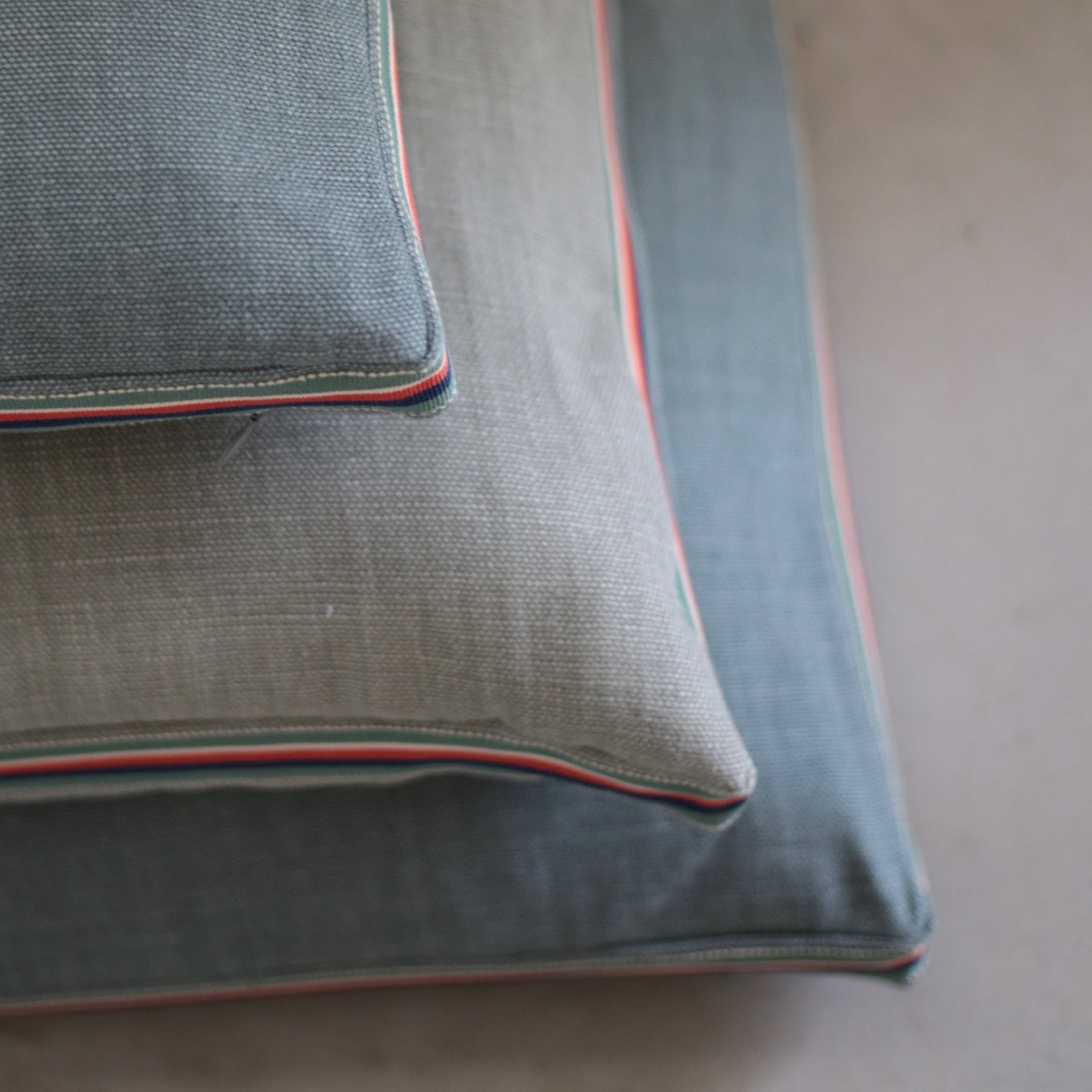 Coussins en lin, déhoussables, intérieur microfibres recyclées - Format 45 x 45cm