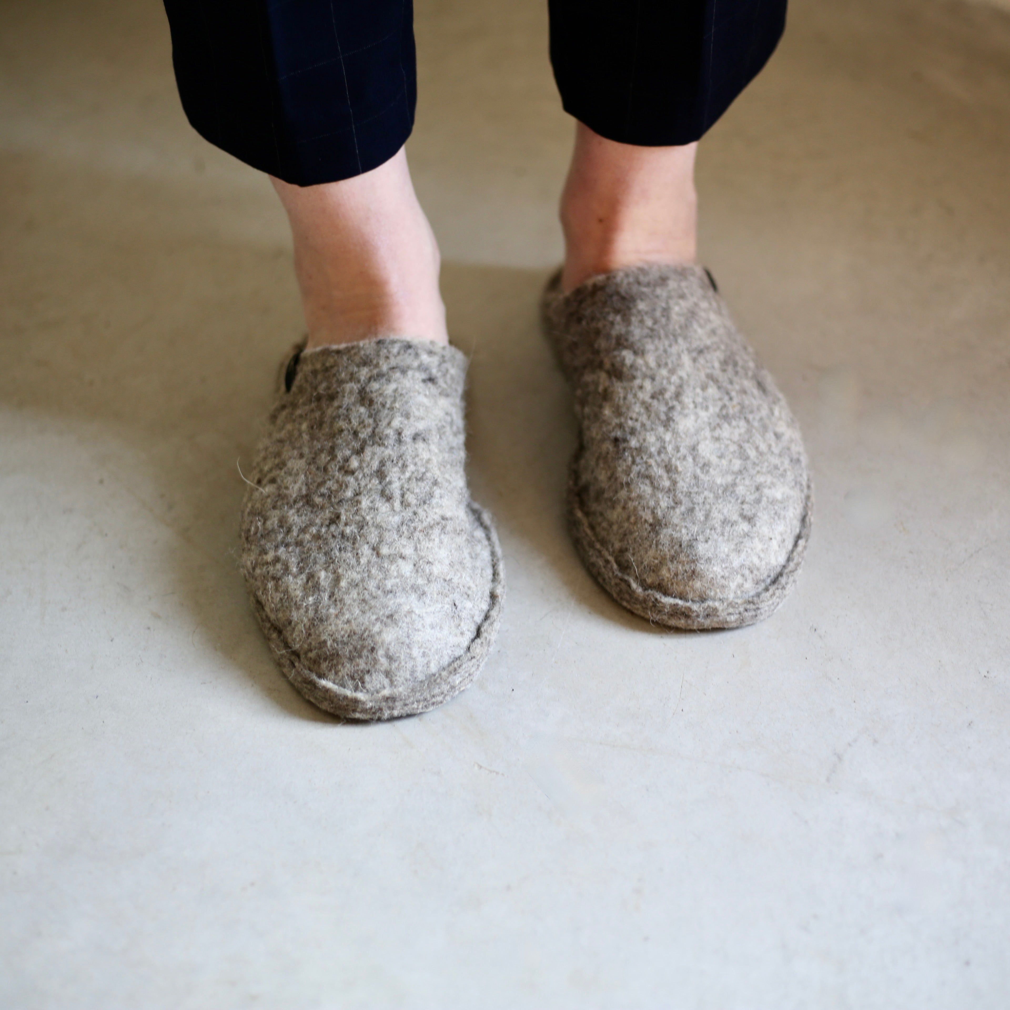 Pantoufles de forme mules en feutre de laine