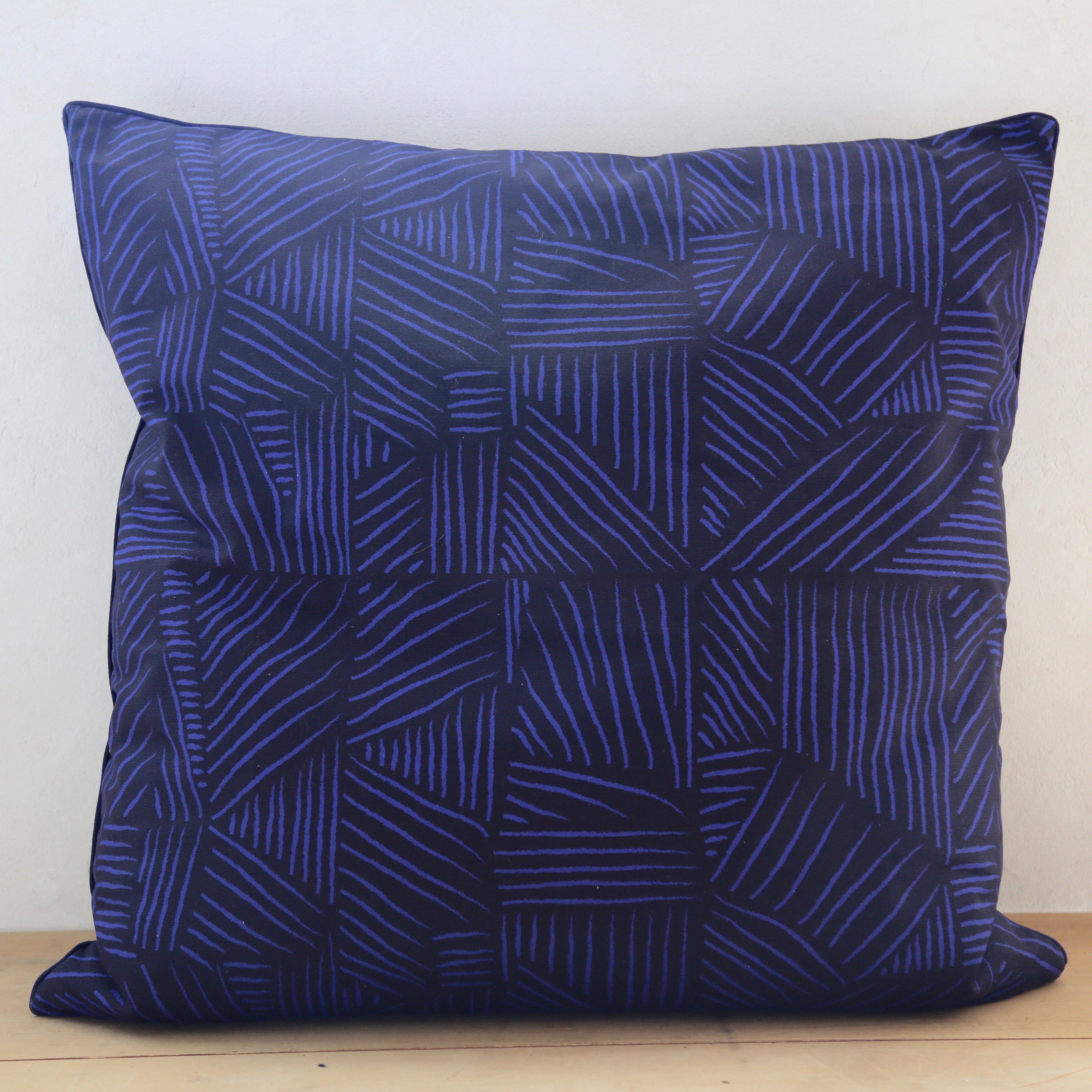 Tissu demi-natté, Champs bleus foncés