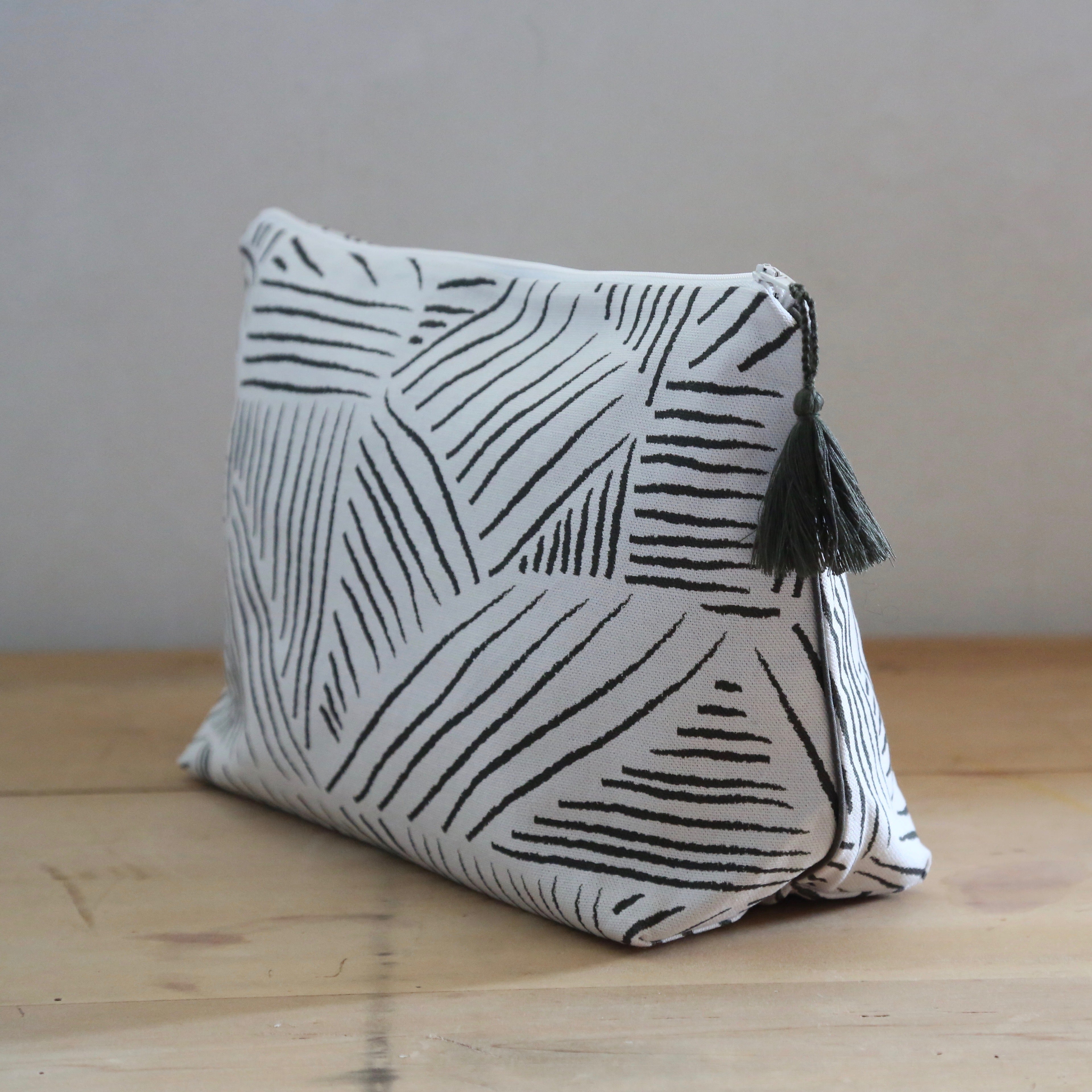 Tissu demi-natté, Champs fond écru, traits kaki