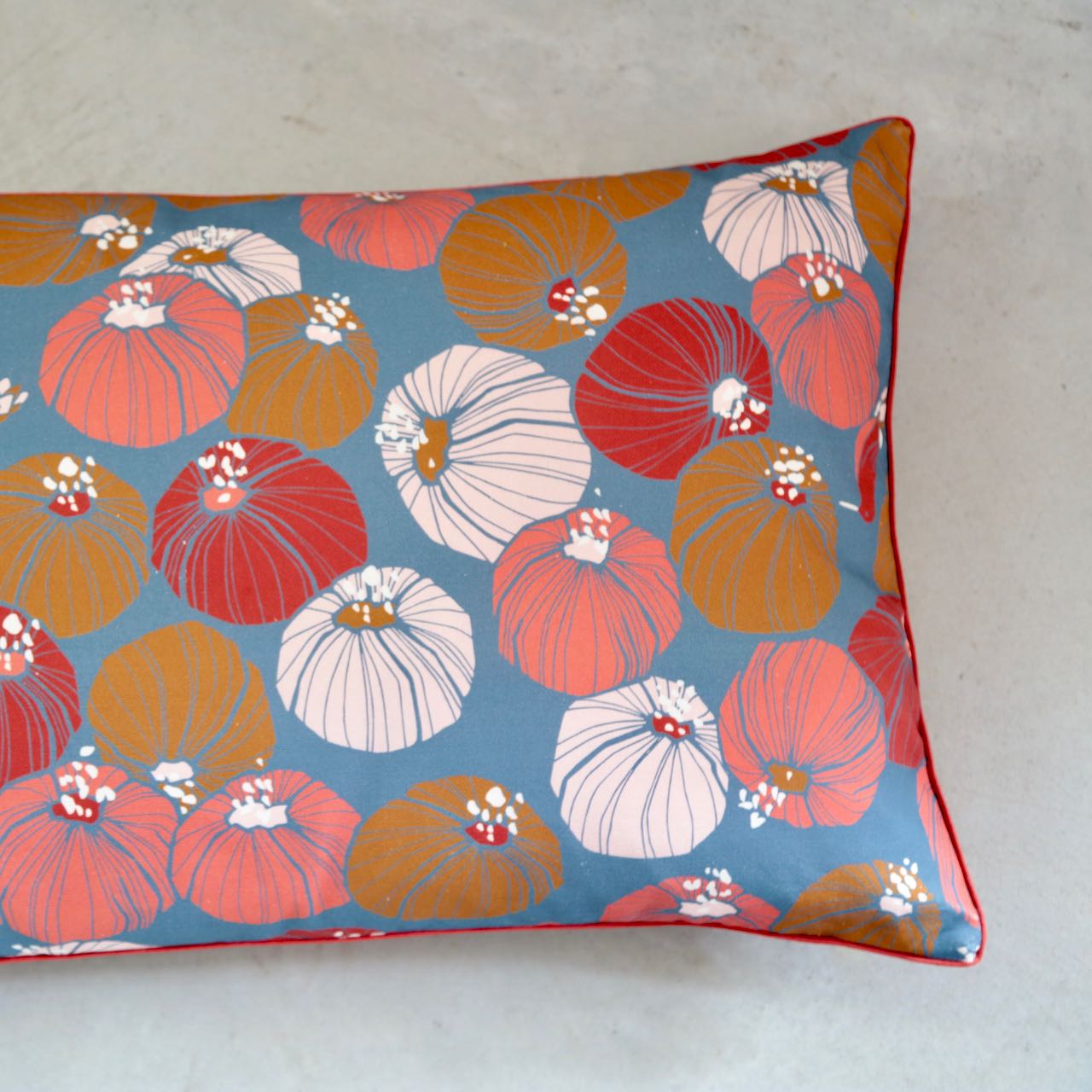 Coussin 60 X 40 cm en toile de coton imprimée dans les Vosges - collection été