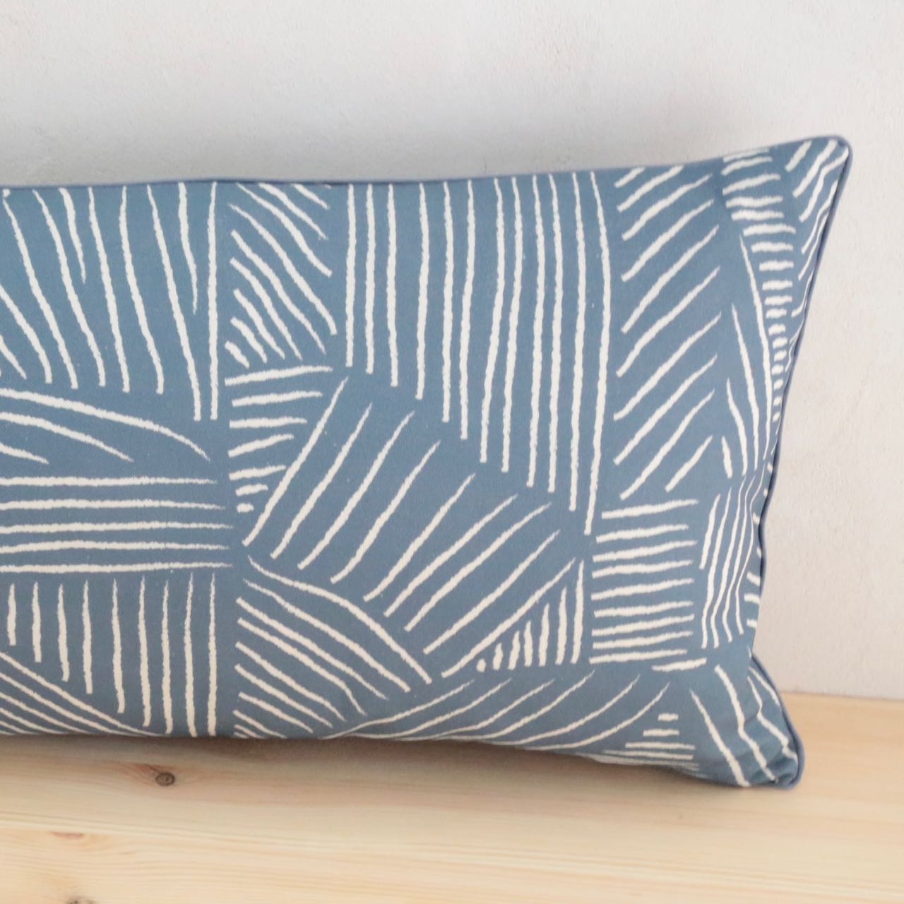 Coussin 60 X 40 cm en toile de coton imprimée dans les Vosges - collection été
